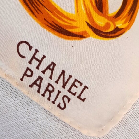 Gorgeous Vintage Chanel Scarf! - Picture 3 of 7